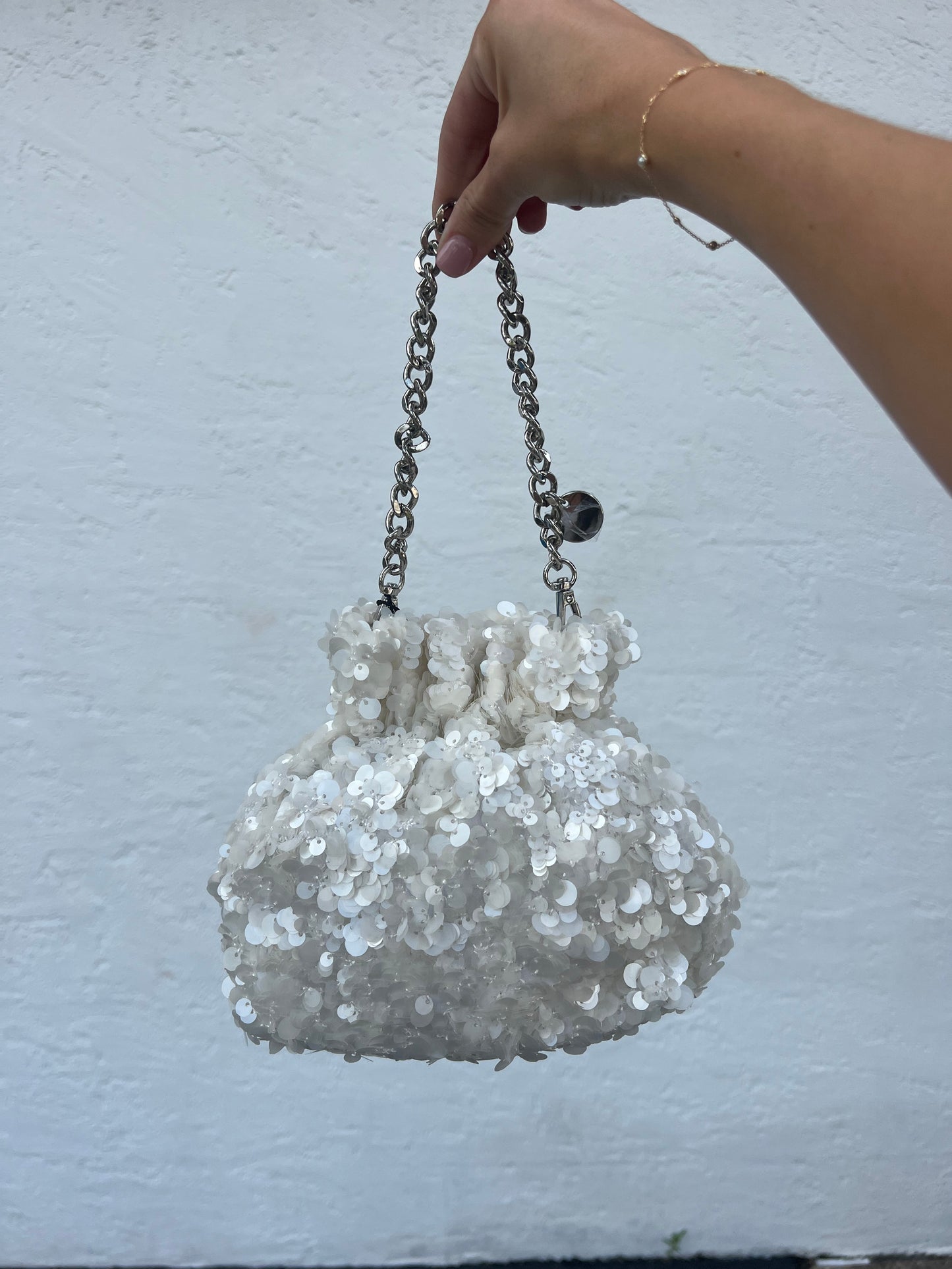 MATTIE SEQUIN POUCH - white