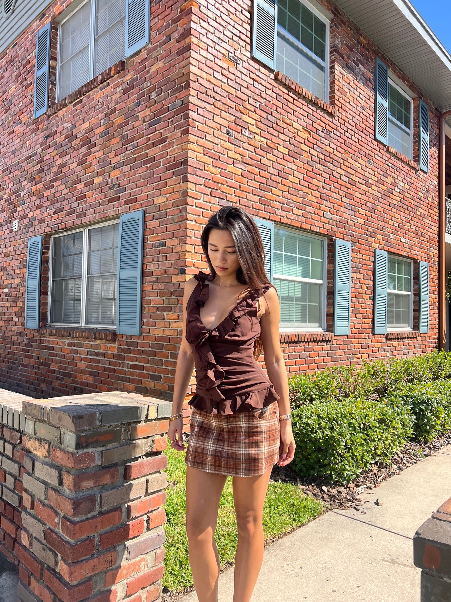 ALEXINA SLEEVELESS RUFFLE TOP - BITTER CHOCOLATE