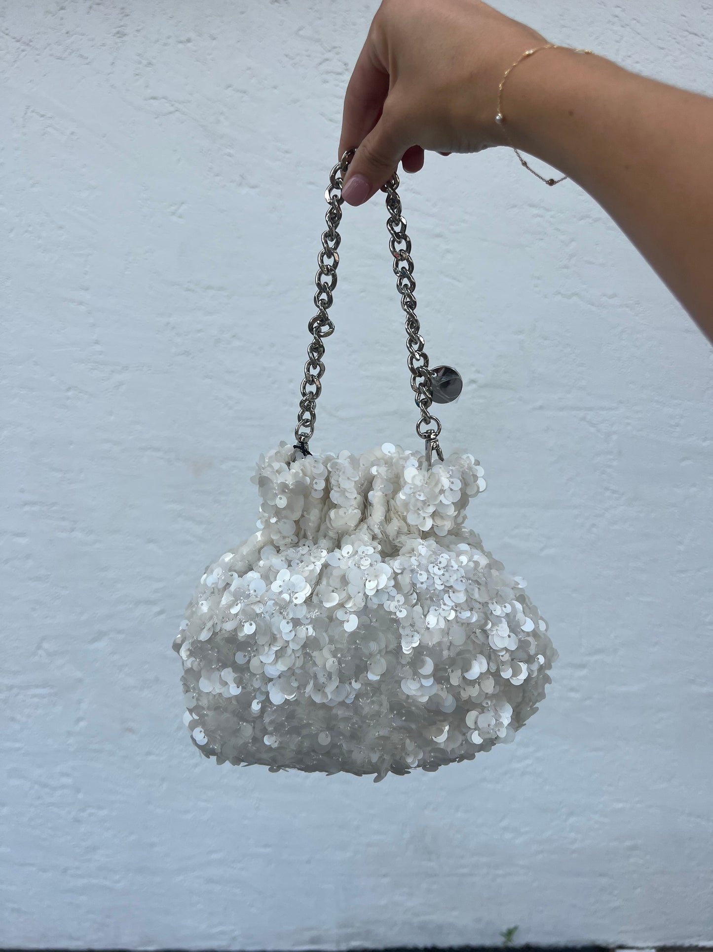 MATTIE SEQUIN POUCH - white